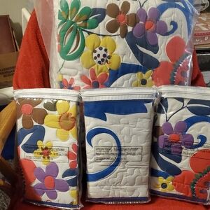 Floral Multicolor Quilt Set